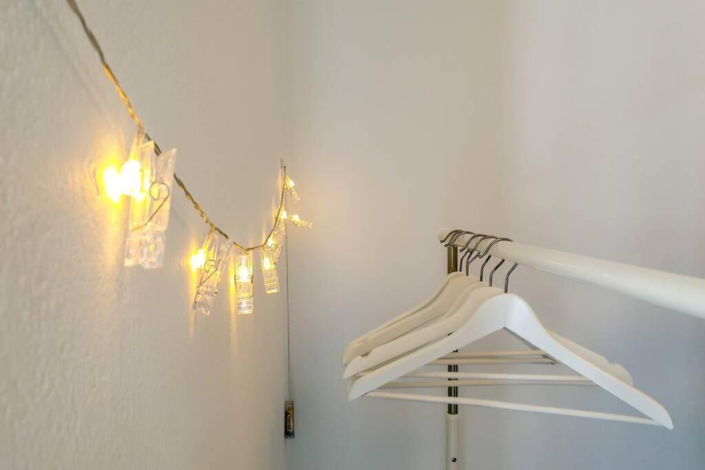 Your Cozy Downtown Home - Apartment 라리사 외부 사진